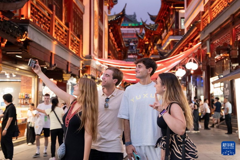 人文经济学丨潮起申城：打造“次元文化经济”的上海样本