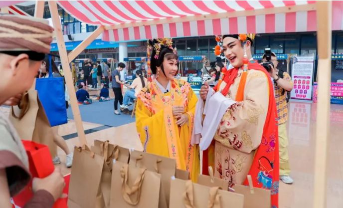 打造非遗盛宴！琼剧《黄道婆》在东华精彩上演