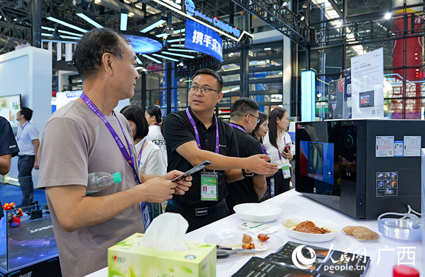 智能烹饪机。人民网 梁章晖摄