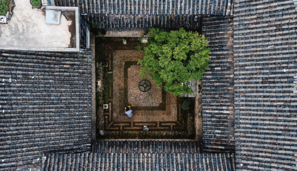 7c0239e43bcc4946a7d17f4f21bb22eb