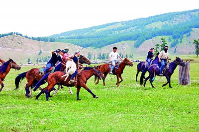 新疆维吾尔自治区70年发展成就斐然——同心共筑梦 天山绽新颜
