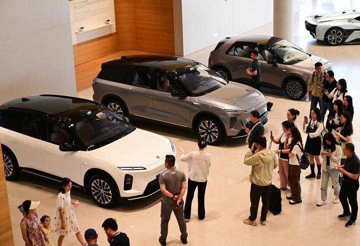 Media professionals learn about new energy vehicles at the NIO Second Advanced Manufacturing Base in Hefei, east China's Anhui Province, July 1, 2025. (Xinhua/Zhou Mu)