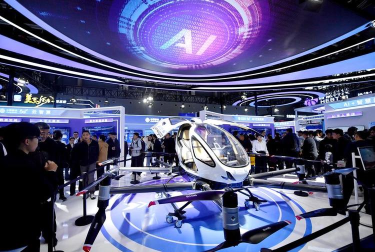 Visitors learn about a manned aircraft during the China International Digital Economy Expo 2025 in Shijiazhuang, north China's Hebei Province, Oct. 17, 2025. (Xinhua/Wang Xiao)