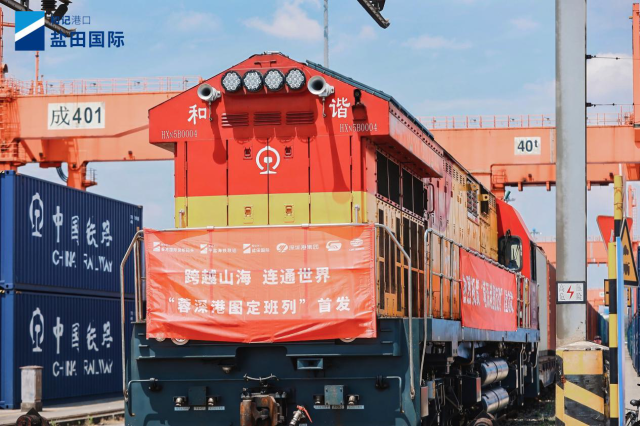 “蓉深港图定班列”首发现场。 “蓉深港图定班列”首发现场。