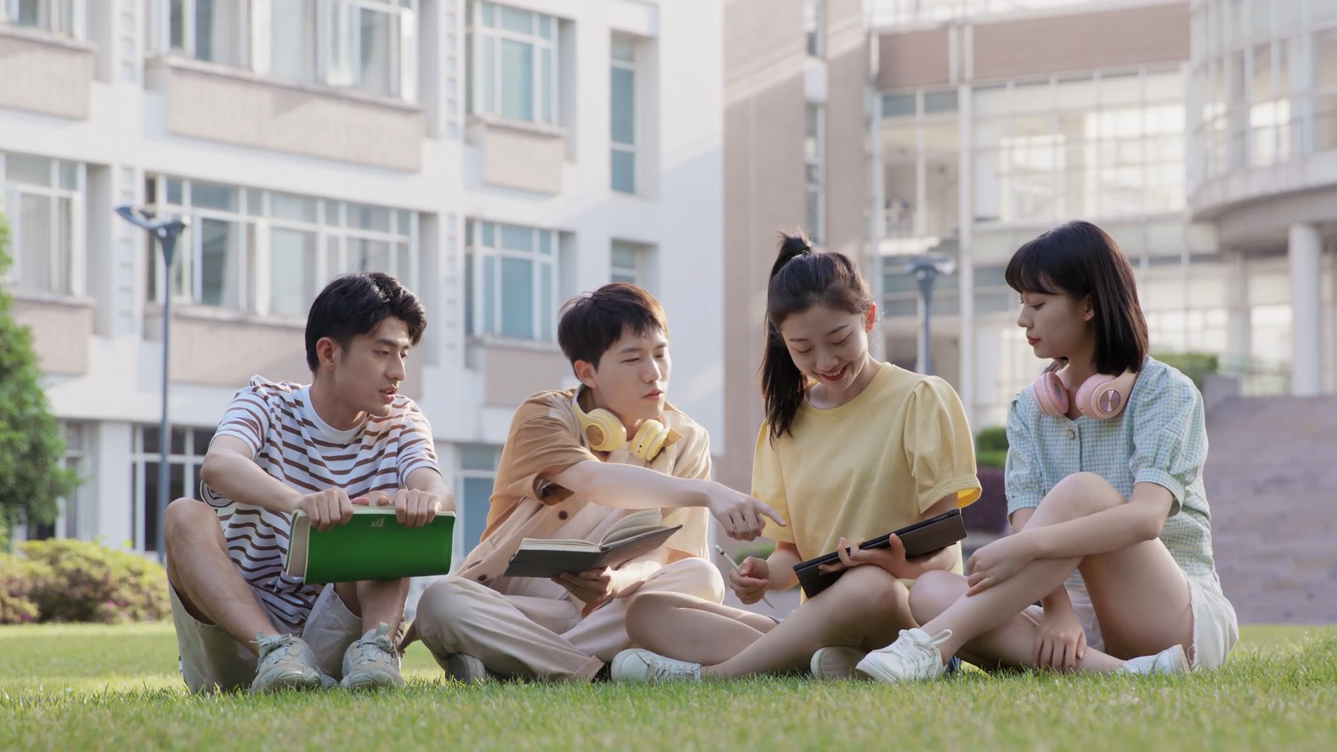 【理响中国·薪火“燃”青春】红色文化的破圈与守正:从抗战强音到青年回响 【理响中国·薪火“燃”青春】红色文化的破圈与守正:从抗战强音到青年回响