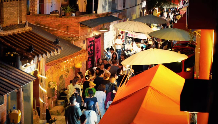 曲靖西门老街夜景 图源：“云南网”微信公众号