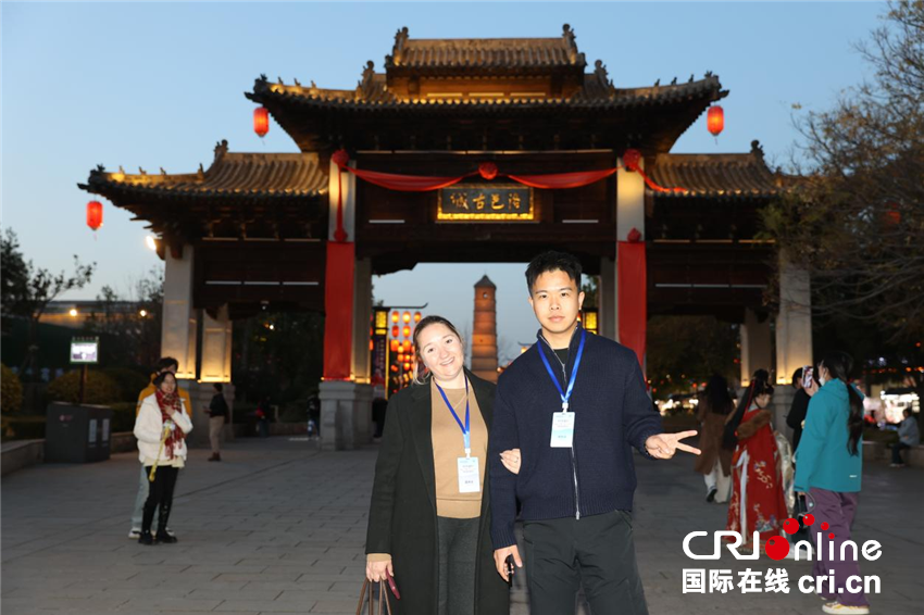 【2025打卡中国】这里藏着中国最硬核的浪漫! 外国网红狂赞:“洛阳,不愧是你!”