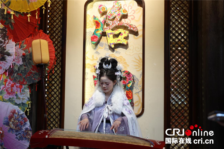 【2025打卡中国】这里藏着中国最硬核的浪漫! 外国网红狂赞:“洛阳,不愧是你!”