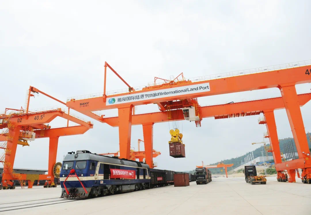 腾俊国际陆港公铁物流中心。 记者赵伟摄.jpg