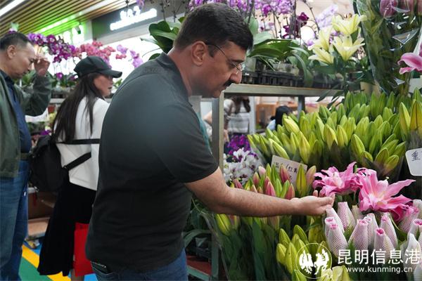 巴基斯坦联合通讯社中国新闻部主任亚瓦尔·阿巴斯 巴基斯坦联合通讯社中国新闻部主任亚瓦尔·阿巴斯