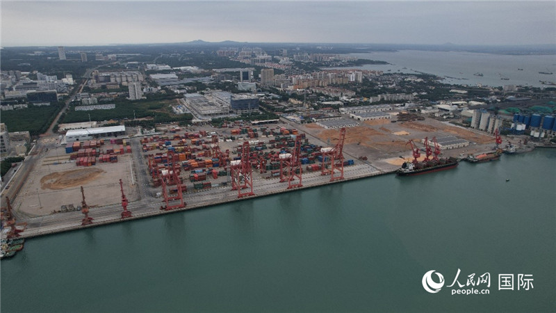 海南省儋州市洋浦国际集装箱码头俯瞰图。人民网记者孟凡盛摄