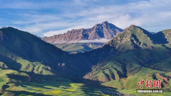 The section of Qilian Mountains located within Qinghai Province. (Photo: China News Service/ Xue Di) The section of Qilian Mountains located within Qinghai Province. (Photo: China News Service/ Xue Di)