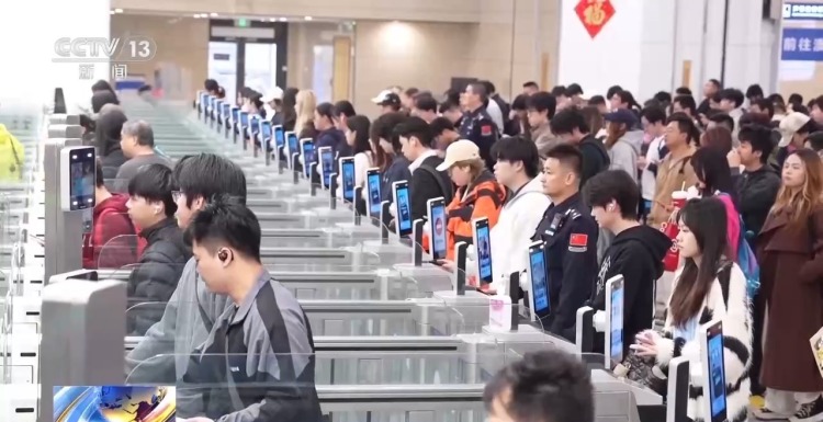 视频丨到中国过年成热潮 外国旅客：聚在一起庆祝春节真是太好了！