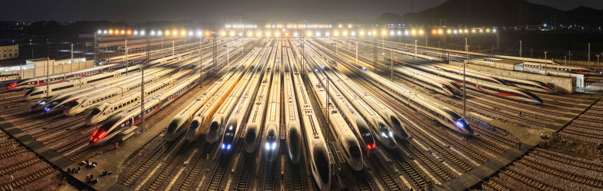 △ 2026年2月1日，动车组列车停靠在广州动车段存车场（无人机照片）。