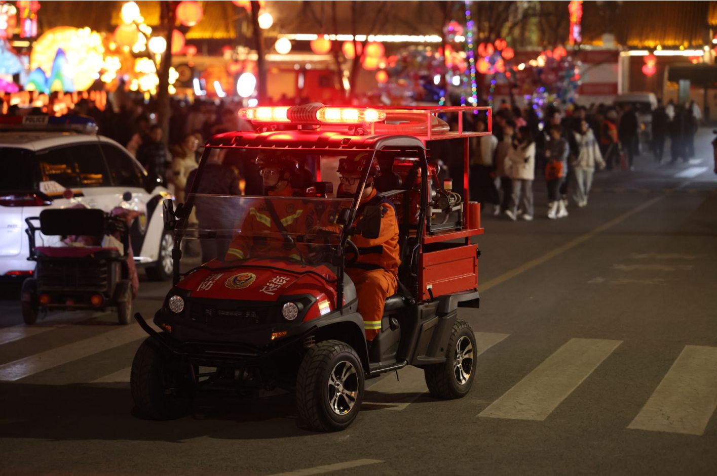 新春走基层丨24小时暖心巡逻,为古城春节“亮灯护航” 新春走基层丨24小时暖心巡逻,为古城春节“亮灯护航”