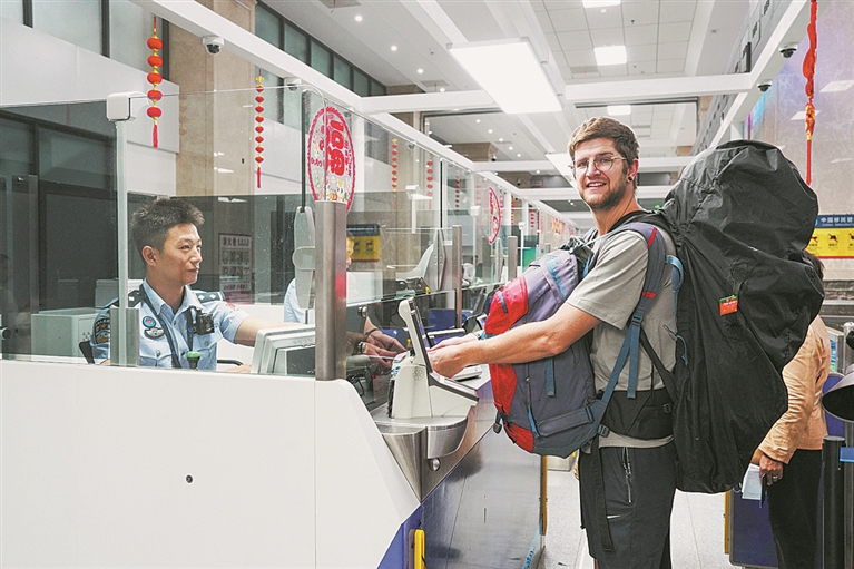 2026年河口口岸出入境人数突破百万