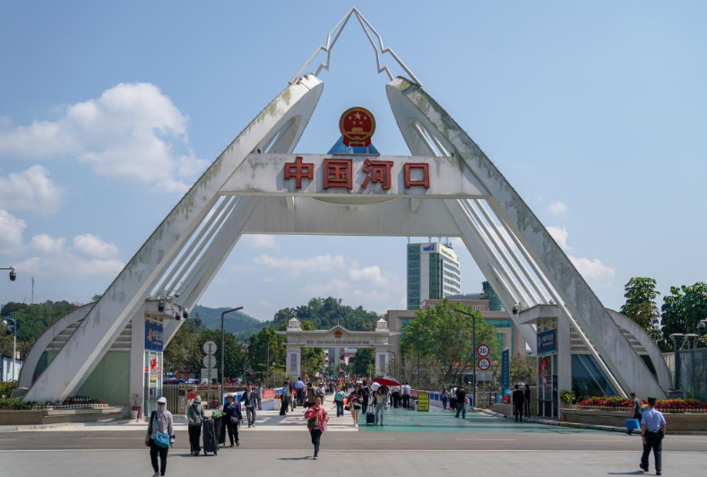 河口口岸今年出入境人数破百万