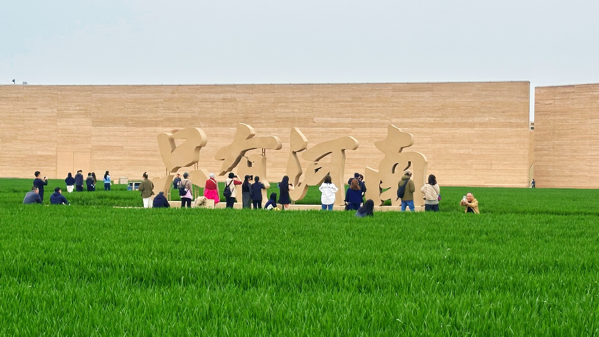 “只有河南·戏剧幻城”景区内部。人民网记者 王绍绍摄