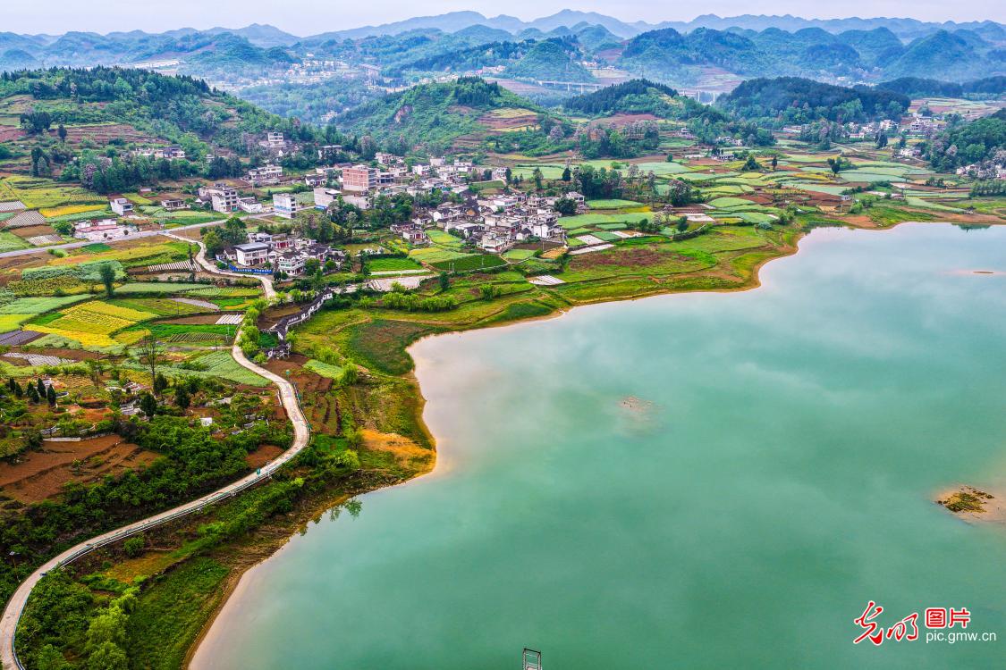 生态湖泊风光旖旎