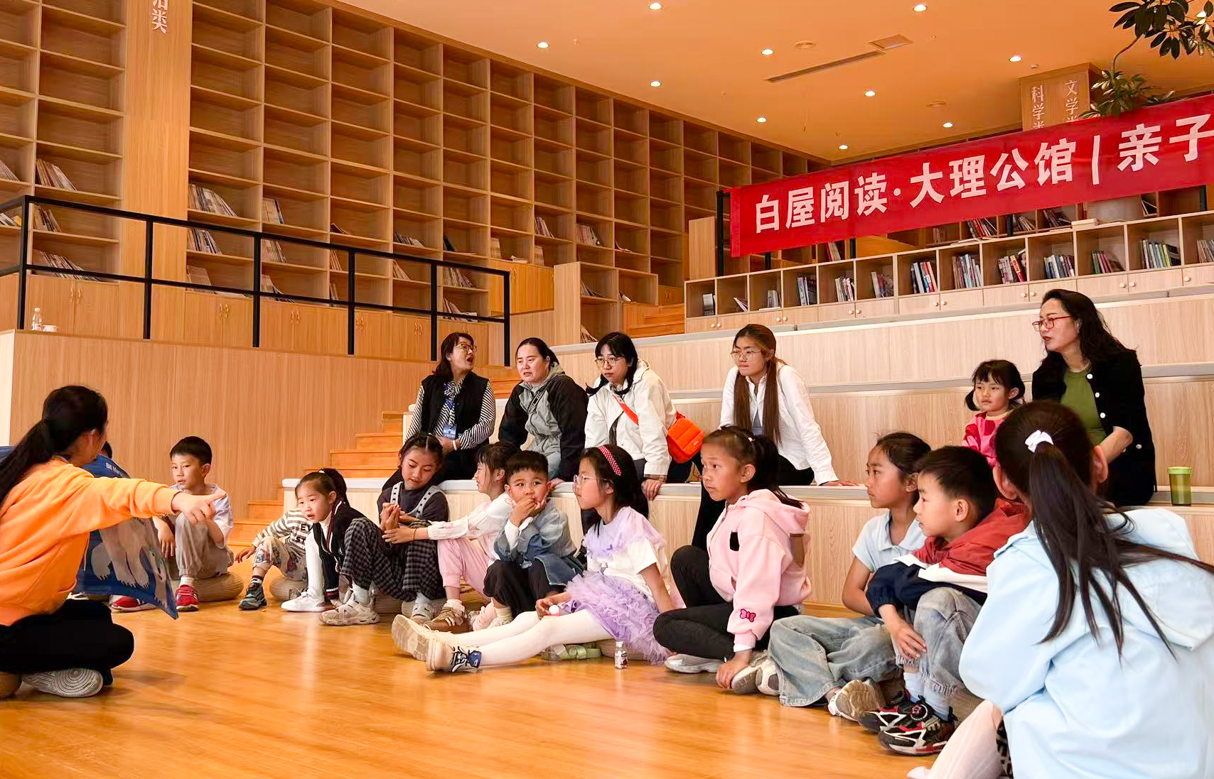 书香浸润苍洱 白屋阅读携手大理公馆共绘亲子共读新画卷
