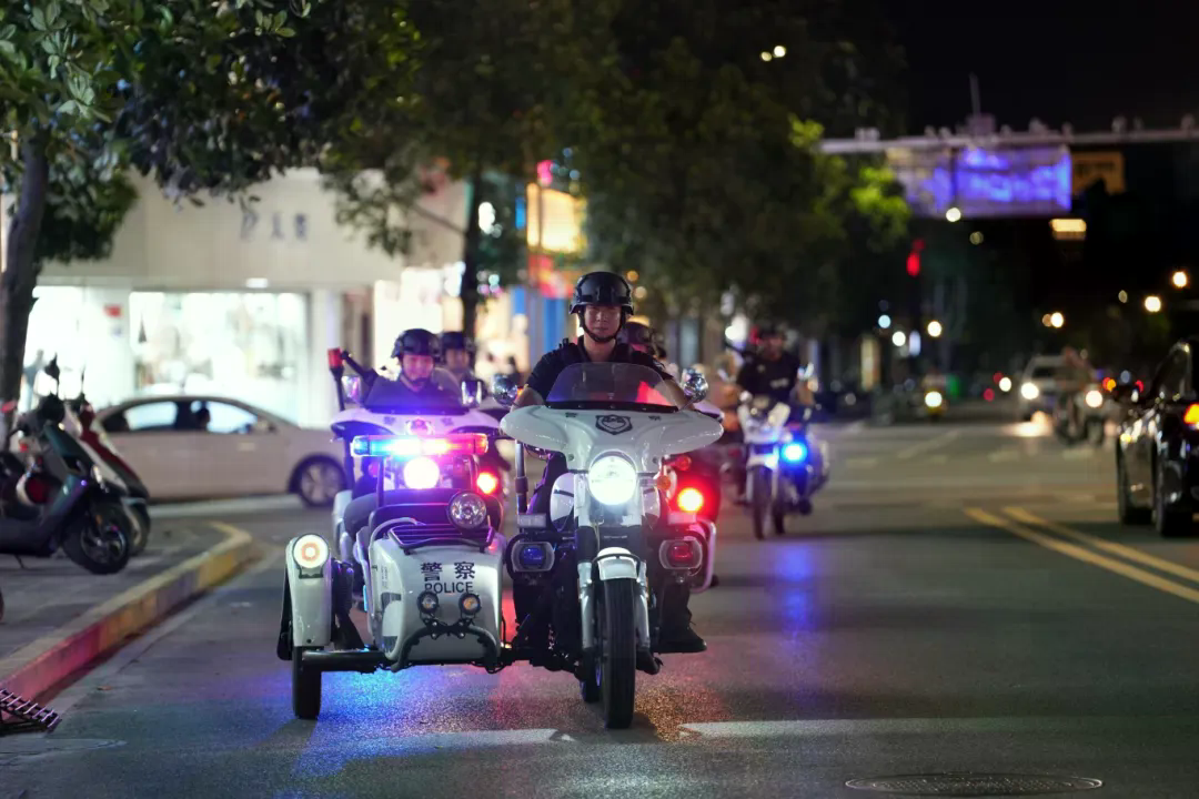 梁河公安做实“夜间警务” 全力守护“夜经济”健康发展 (9).jpg