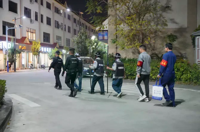 梁河公安做实“夜间警务” 全力守护“夜经济”健康发展 (8).png