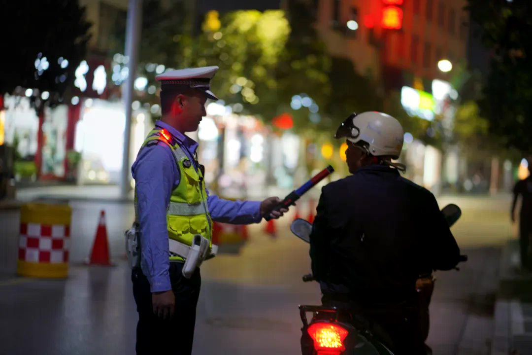 梁河公安做实“夜间警务” 全力守护“夜经济”健康发展 (15).jpg