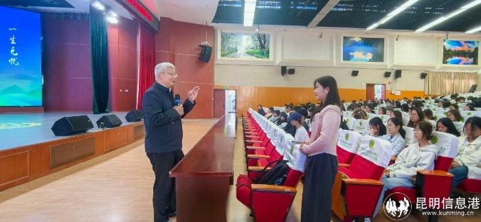 宫润华教授耐心解答