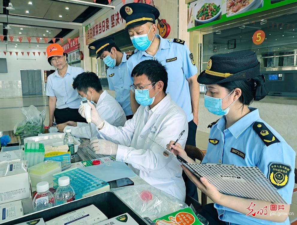 【聚焦高考 逐梦今夏】学子执笔追梦，各方同心护航