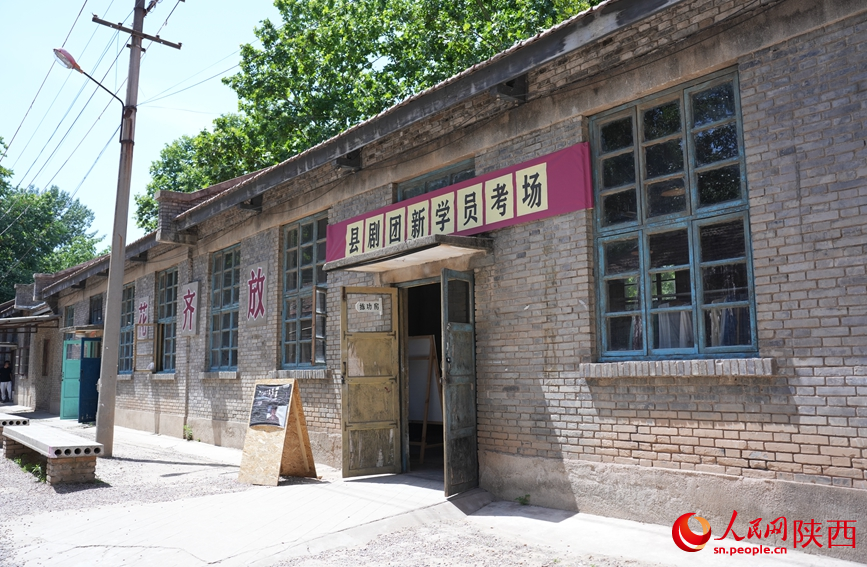 开局之年看中国|秦岭脚下的“时光片场” 电视剧《主角》中的场景。人民网记者 贾凯璐摄