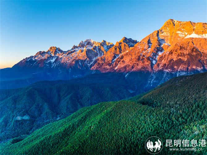 03_玉龙雪山日照金山景观 03_玉龙雪山日照金山景观