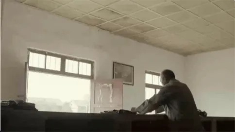 把一等功奖状压箱底46年的英雄老兵,荣获“七一勋章”!