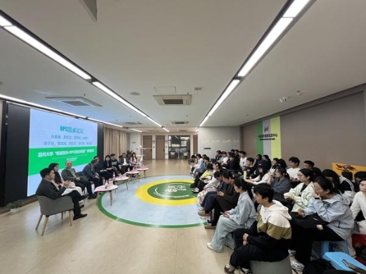 开了家公司“交作业”、投资人当期末考官……AI时代，大学创业课悄悄变了