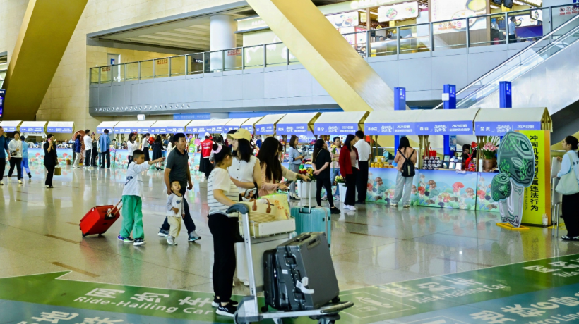 上半年全省机场旅客吞吐量3805.42万人次