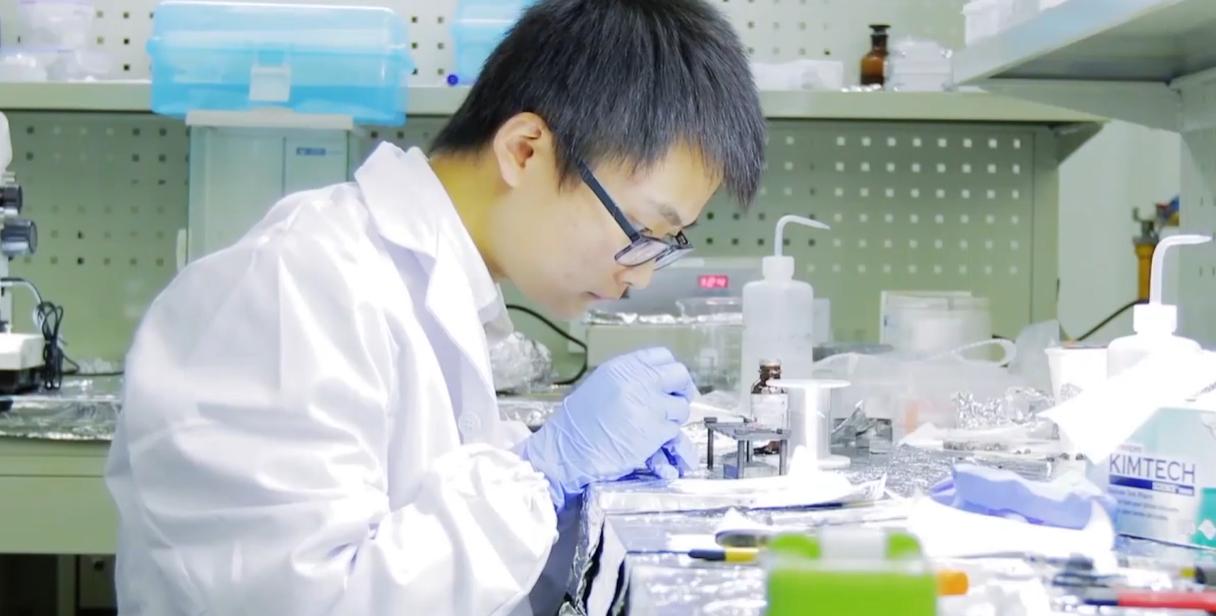 【理响中国·领航未来】薪火相传:大力弘扬科学家精神 【理响中国·领航未来】薪火相传:大力弘扬科学家精神