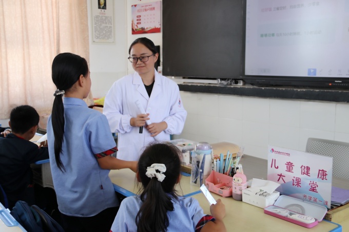 解答学生健康疑问,帮助学生树立科学健康理念 解答学生健康疑问,帮助学生树立科学健康理念