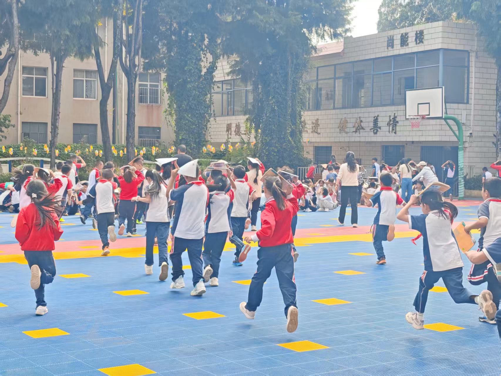 防震减灾筑防线 安全演练护校园——盘龙区茨坝小学开展地震应急疏散演练