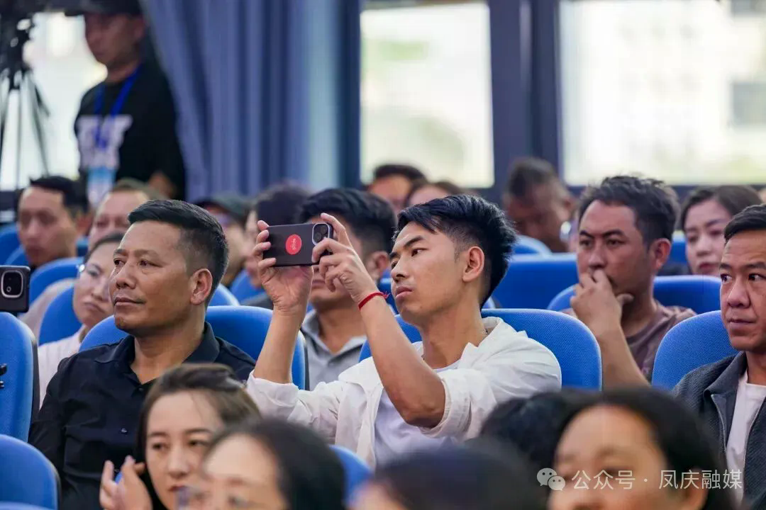 学员听课.jpg