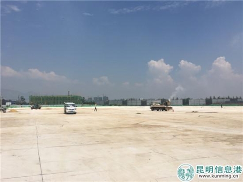 图2:会展中心7号馆对面的一号地块预计可停放公交车约250台。 图2:会展中心7号馆对面的一号地块预计可停放公交车约250台。