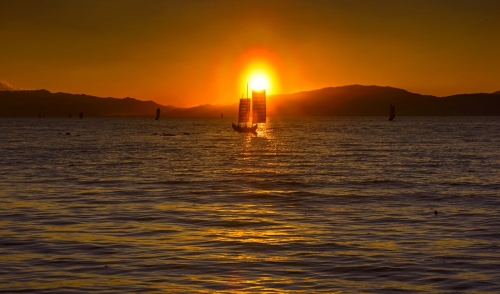 4【佛光照帆影】 章明