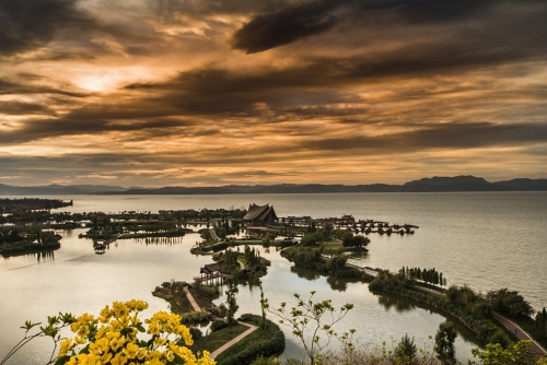 8.《古滇飞霞》摄影：崔晓，69岁；电话：13708467795 - 复件