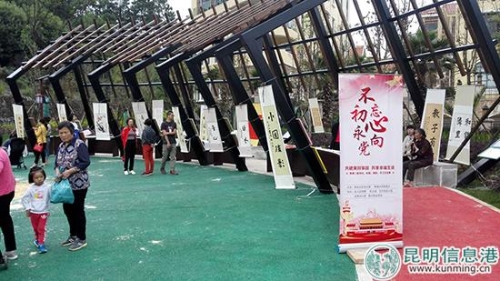 书画展吸引了众多居民 书画展吸引了众多居民