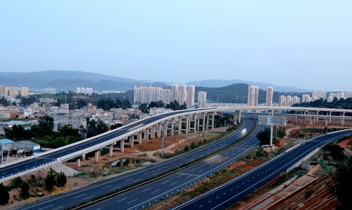 19.《 晋宁高速网  》孙正平 摄于晋宁昆阳 电话13888034869