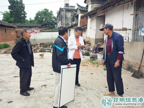 调查队员深入一线开展工作