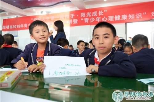 心理健康教育专家为学生讲述《美丽青春如花绽放·青春期启蒙教育》心理健康知识 心理健康教育专家为学生讲述《美丽青春如花绽放·青春期启蒙教育》心理健康知识