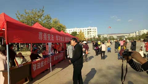 嵩明县利用宪法宣传日活动大力宣传统计法制