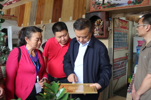 9月19日张云松到富民县永一居委会查看清查情况(37)