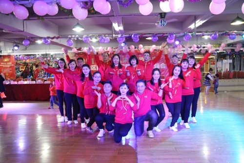 社区工作人员表演手语舞 社区工作人员表演手语舞