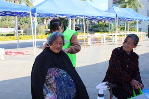 为居民理发 为居民理发