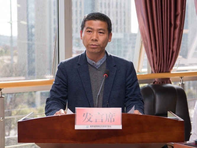 城管综合执法局  包明华